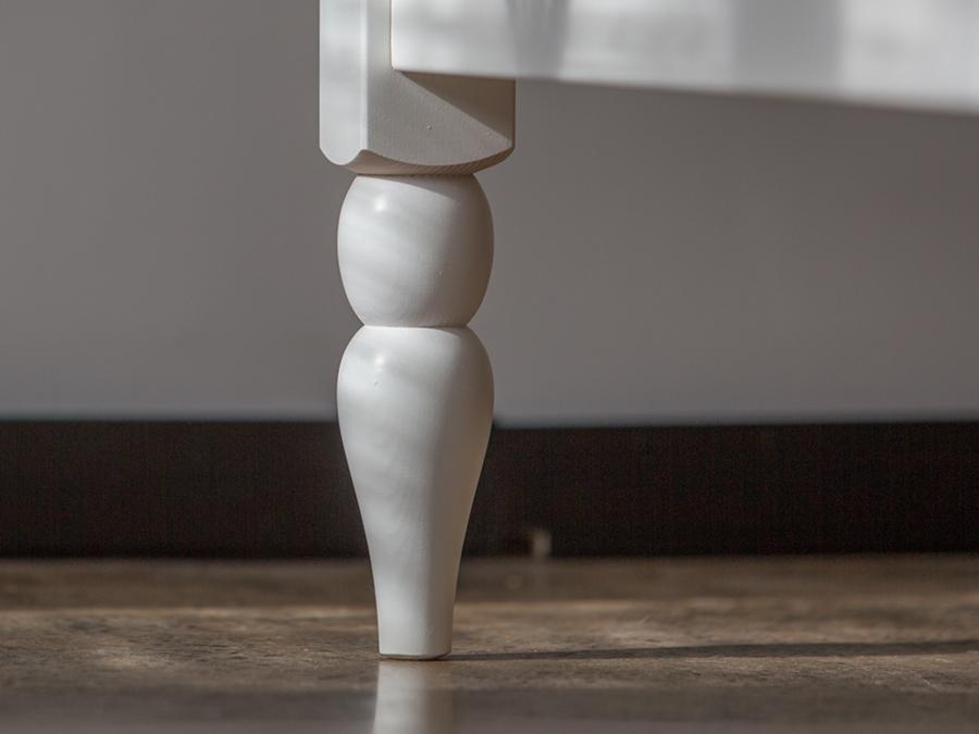 four poster country bed leg close up